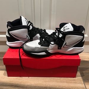 Kyrie Infinity TB Basketball Shoes Size Men 13, Woman 14.5 NIB Black and White